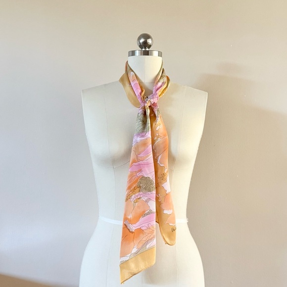 ’70s / Vera Pastel Floral Scarf - Picture 2 of 5